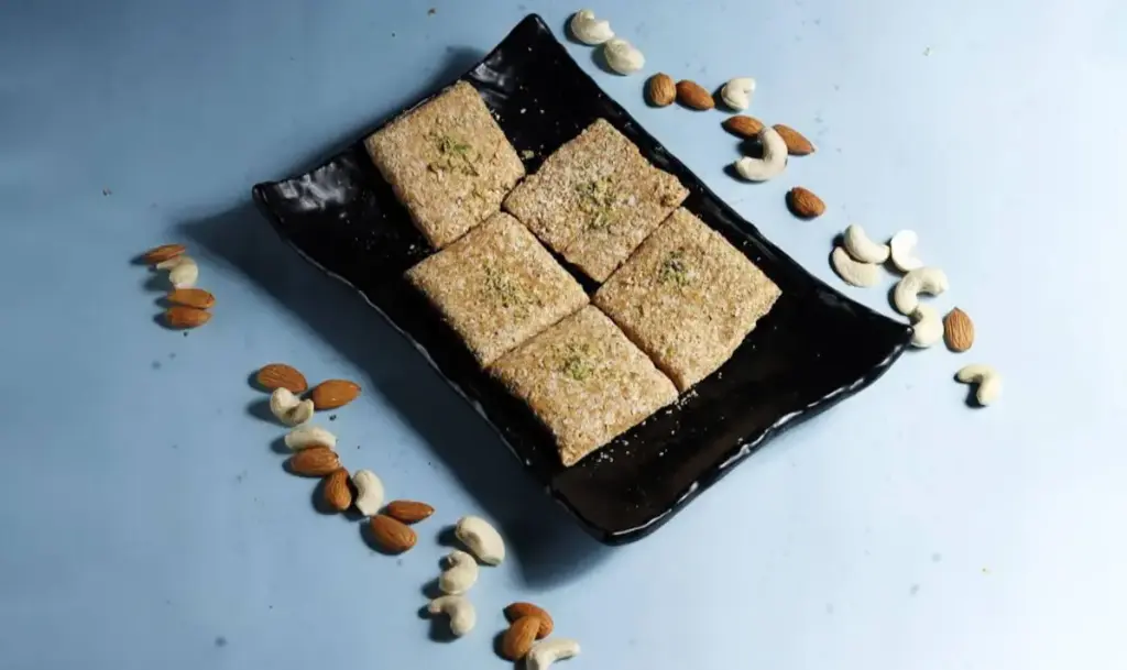 KHASTA GAJAK PER 1/2 KG