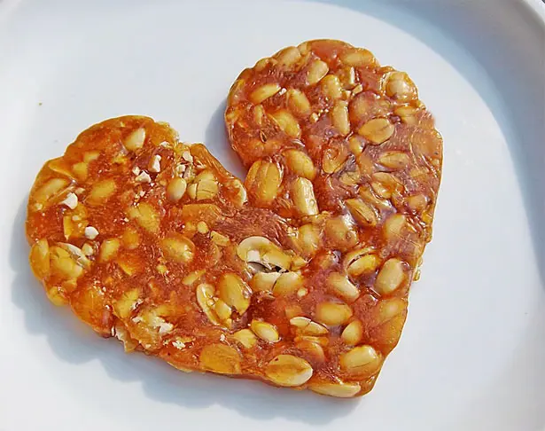 HEART SHAPE CHIKKI 250GM