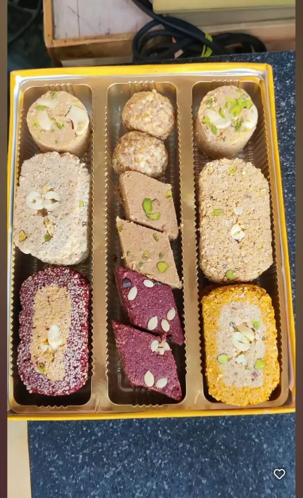 GAJAK GIFT HAMPER 1KG BOX