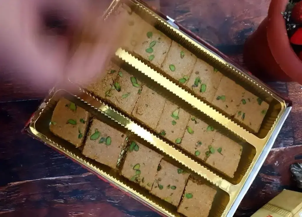 GIFT HAMPER 1 KG BOX BARFI