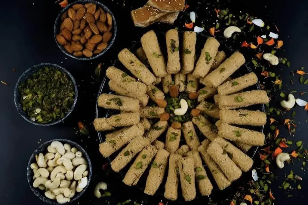 KAJU MAVA MIX GAJAK ROLL PER 1/2 KG