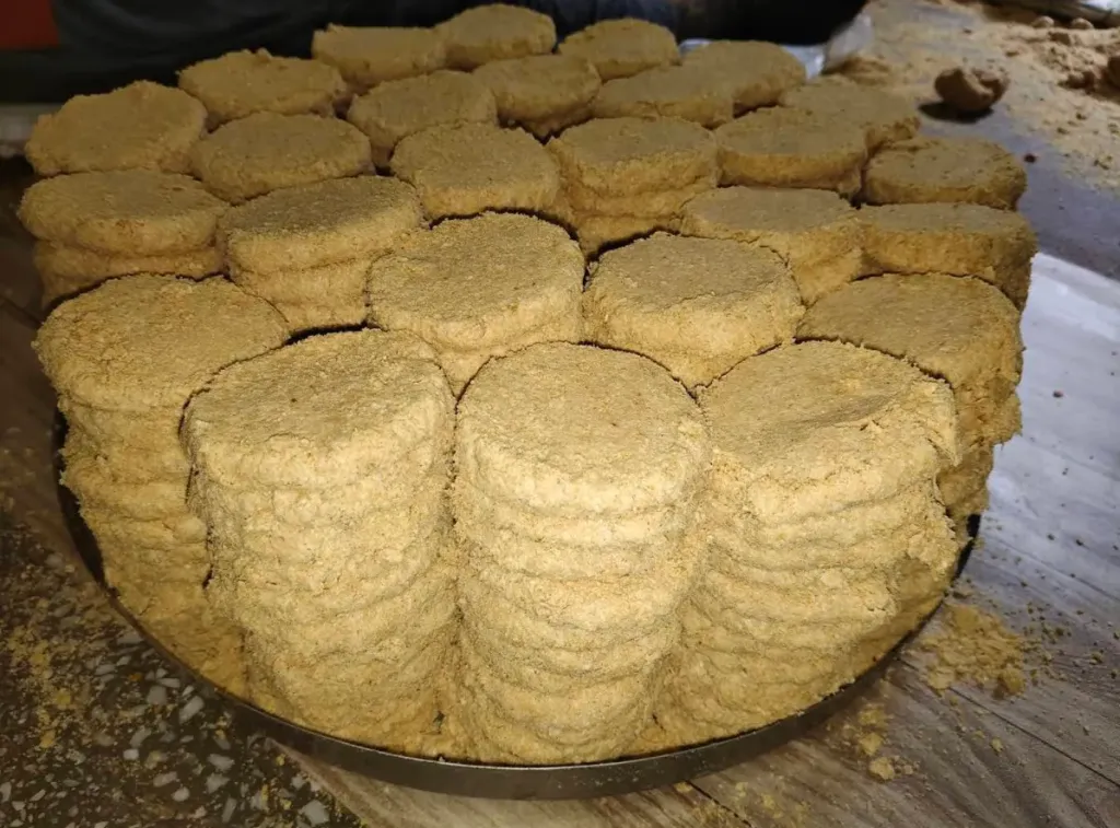 SPECIAL KHASTA GOL GAJAK PER 1/2 KG